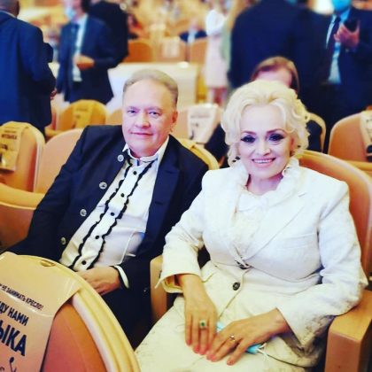 Надежда Кадышева на сцене и в жизни. Как выглядит без шиньона и&nbsp;рюшек